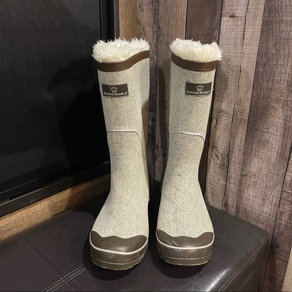 Artic Shield Rain Shoes - Artic Shield Rain Boots Rubber Tall Herringbone US 11 with Faux Fur Boot Socks